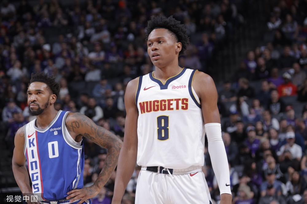 莱昂纳德在 莱昂纳德在