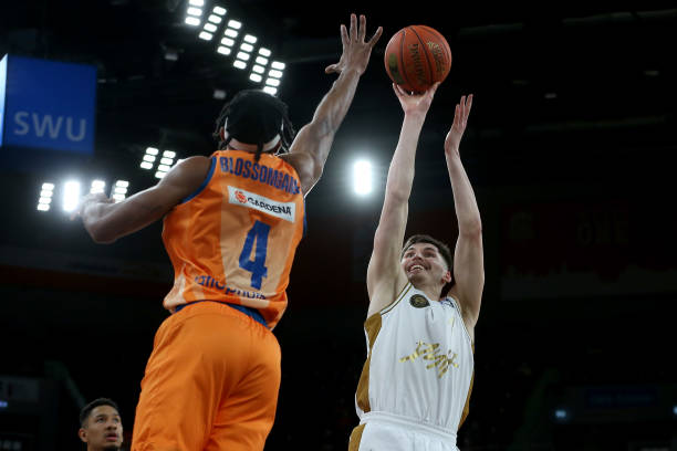 他在内线的 他在内线的