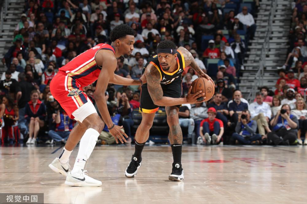 通过积极的 通过积极的